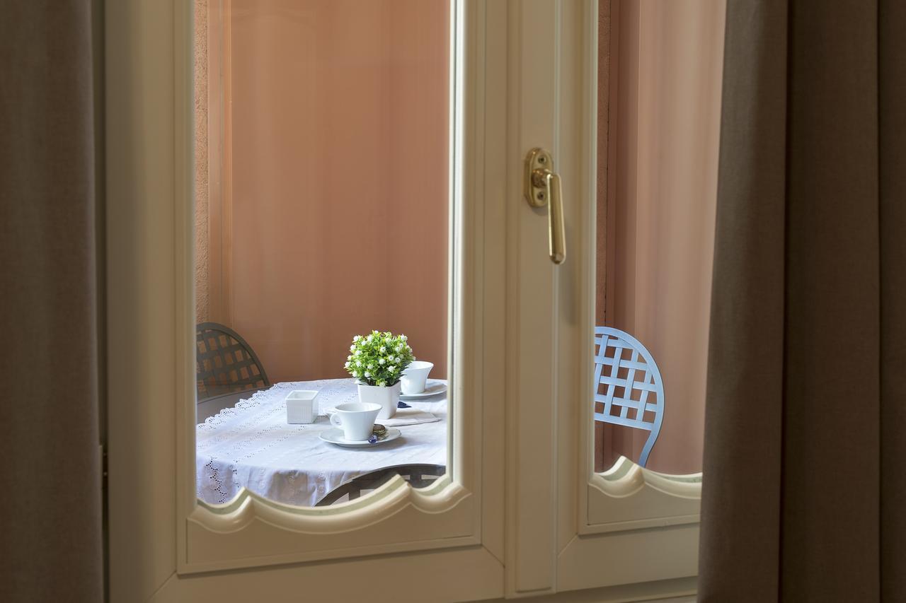 Dimora Storica Palazzo Marescalchi Belli Apartamento Roma Exterior foto